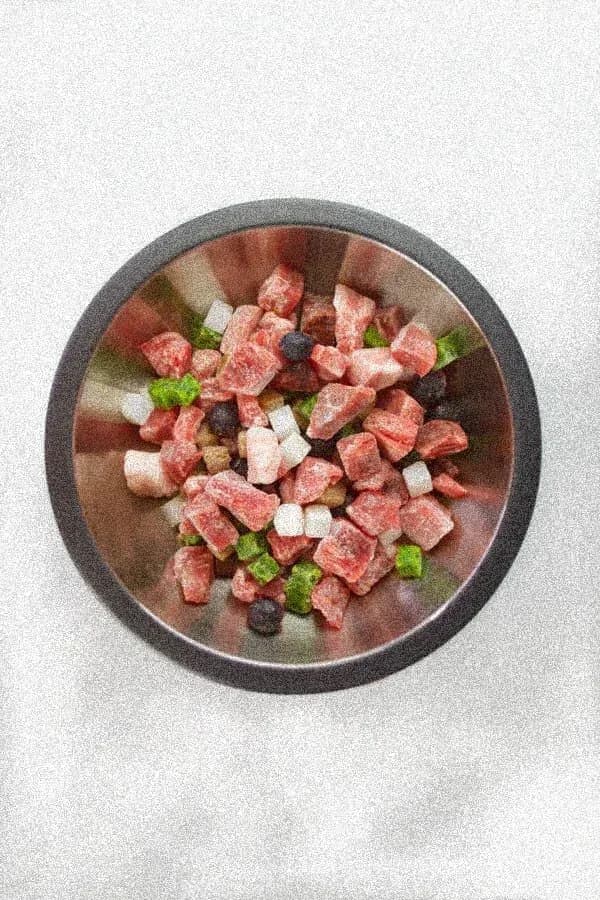 Maev’s Raw Food. Made with 100% real beef (round, liver, and sweetbreads), kale, peas, blueberries, and pork bone.